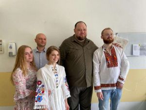 Руслан Стефанчук привітав молодят, які одружилися у військовому госпіталі «Персі» 